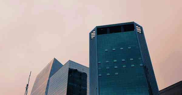 新校宣传片脚本